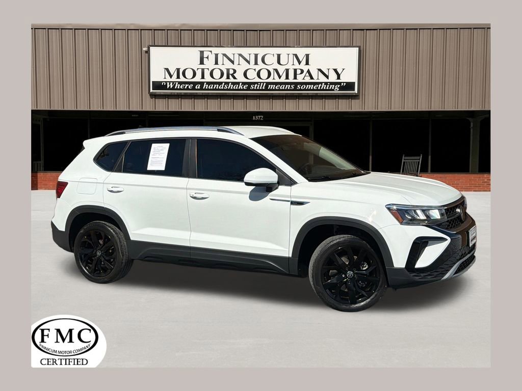 Used 2024 Volkswagen Taos SE w/ Black Wheel Package
