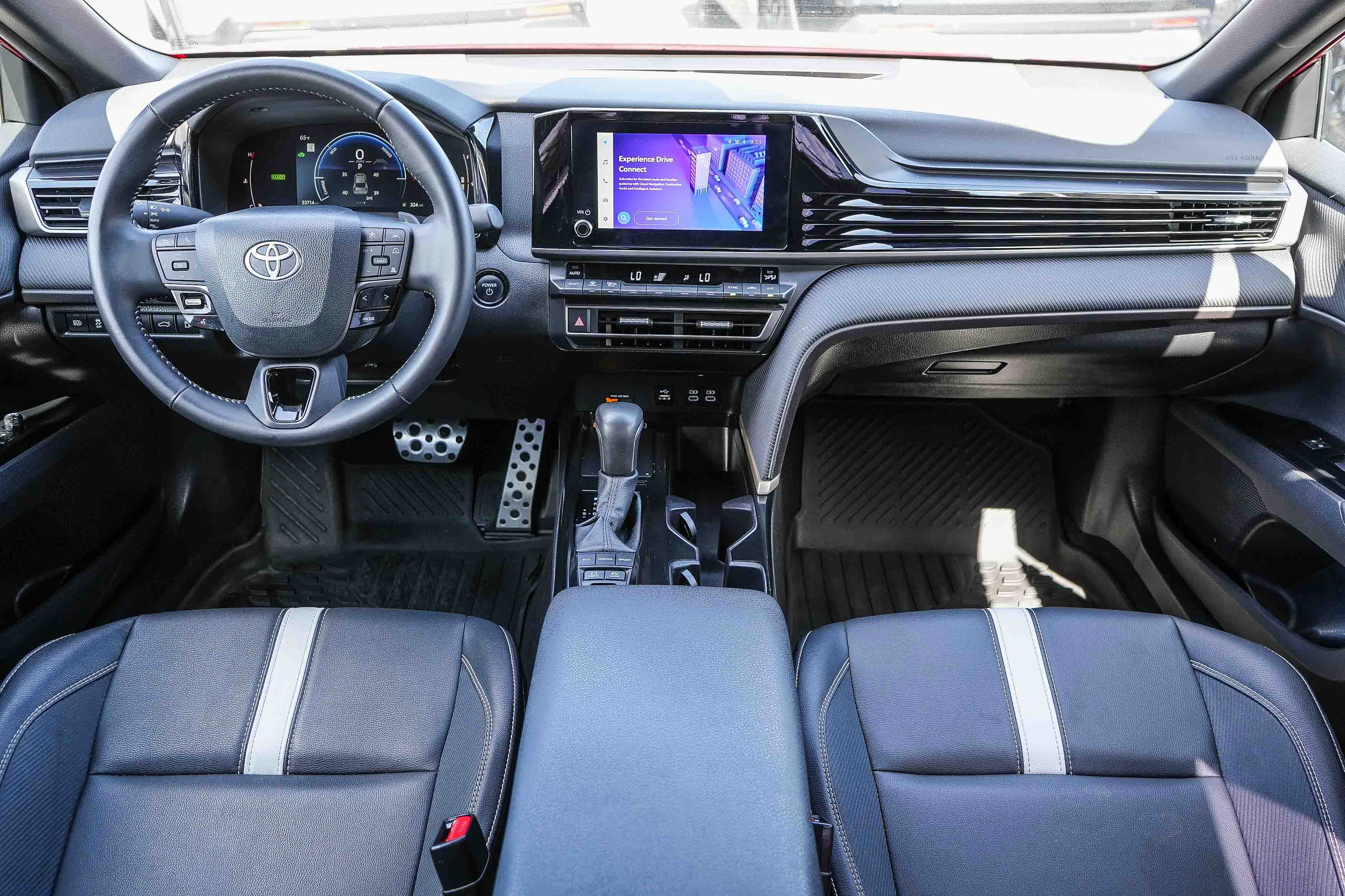 Used 2025 Toyota Camry SE FWD image 14