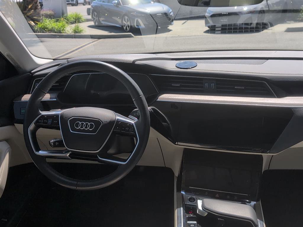 Used 2024 Audi Q8 e-tron Prestige w/ Prestige Package image 9