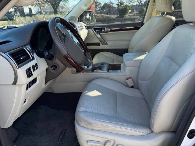 Used 2010 Lexus GX 460 image 32