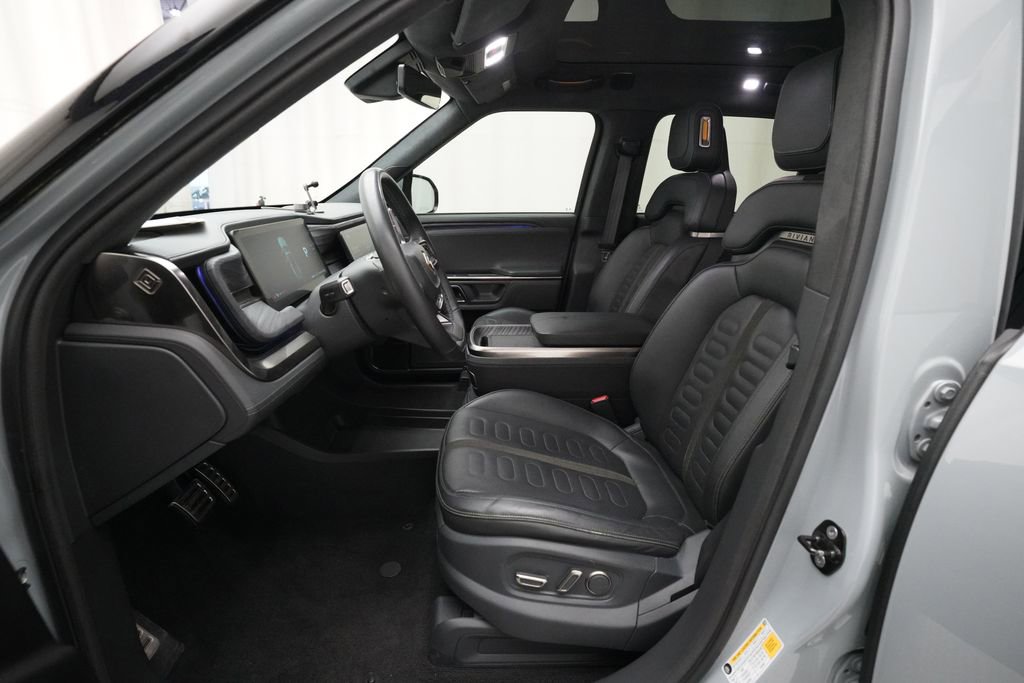 Used 2022 Rivian R1T Adventure image 18