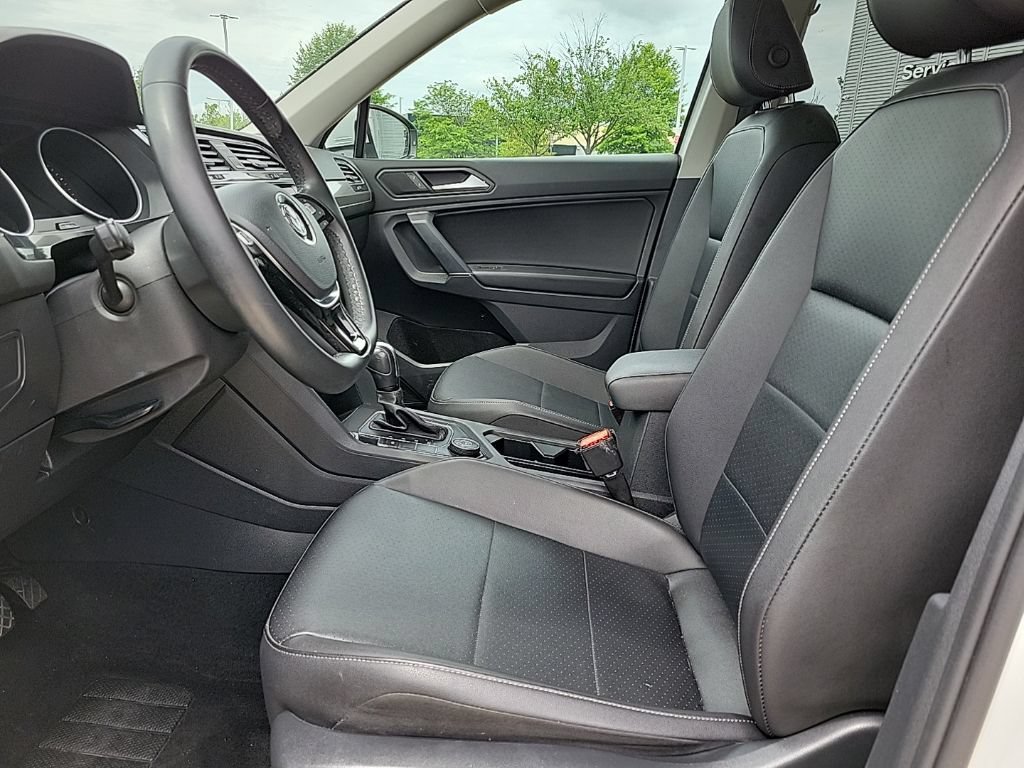 Used 2020 Volkswagen Tiguan SE w/ Panoramic Sunroof Package AWD/4WD image 11