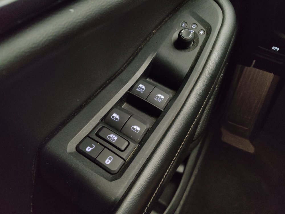 Used 2023 Jeep Grand Cherokee Laredo w/ Luxury Tech Group I AWD/4WD image 27