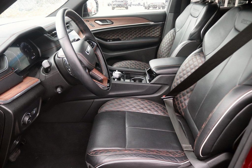 Used 2025 Jeep Grand Cherokee Summit AWD/4WD image 14