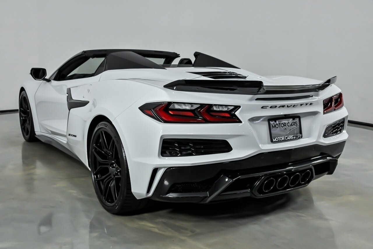 Used 2024 Chevrolet Corvette Z06 RWD image 10