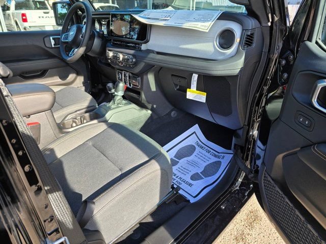 New 2025 Jeep Wrangler Unlimited Sahara w/ Safety Group AWD/4WD image 28