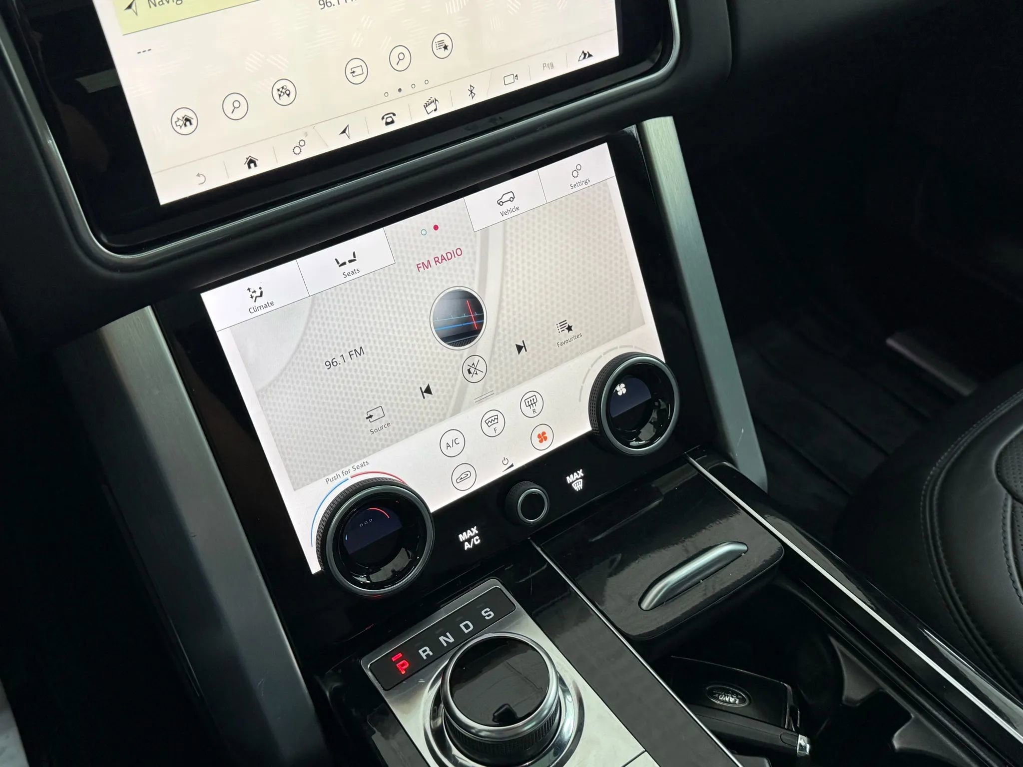 Used 2018 Land Rover Range Rover HSE image 27