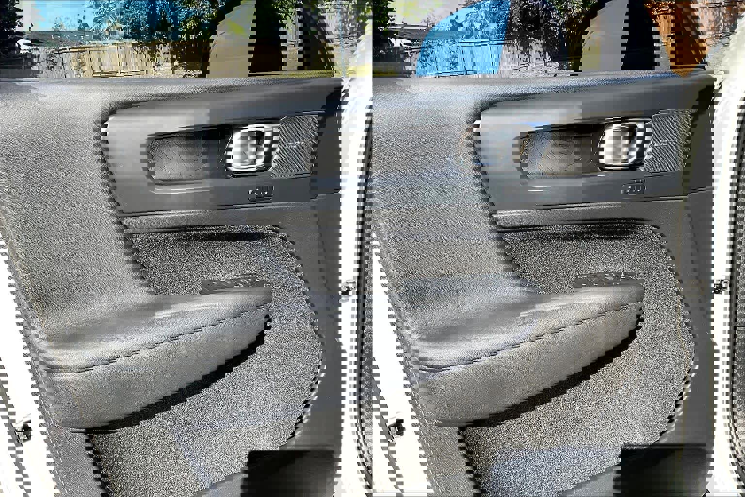 Used 2023 Volvo C40 P8 Recharge Ultimate image 25