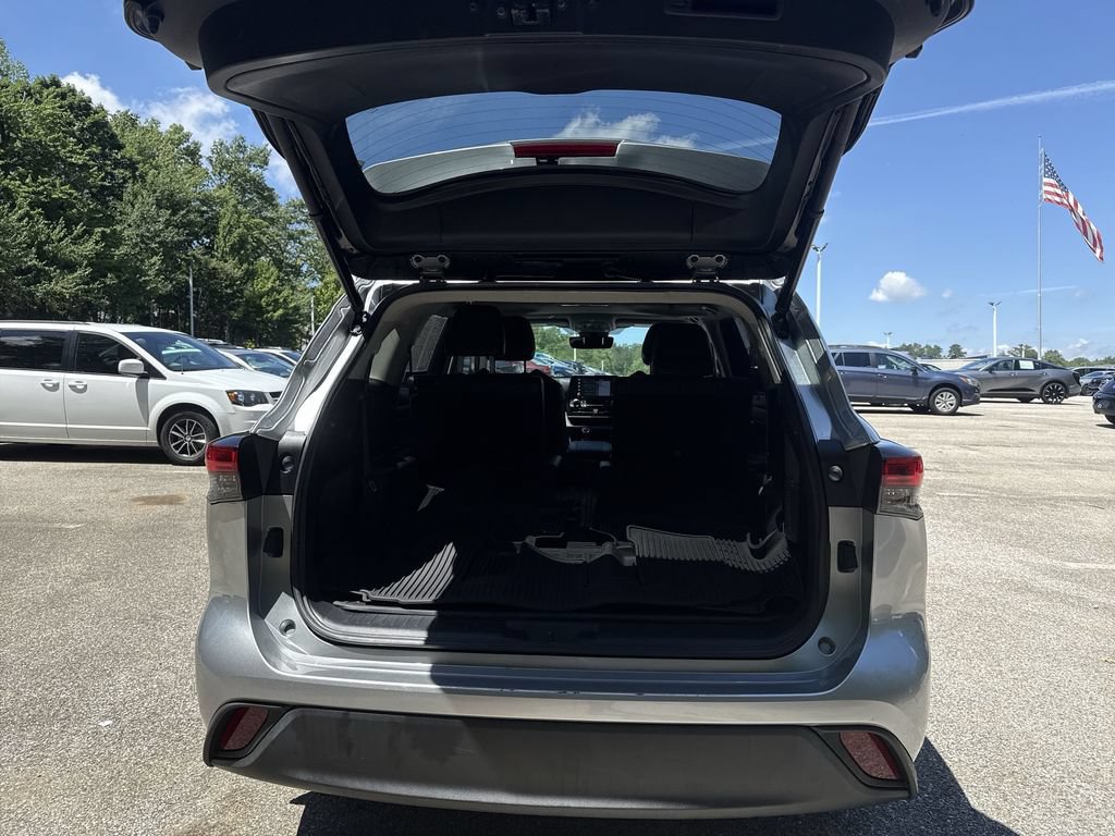 Used 2021 Toyota Highlander XLE AWD/4WD image 21