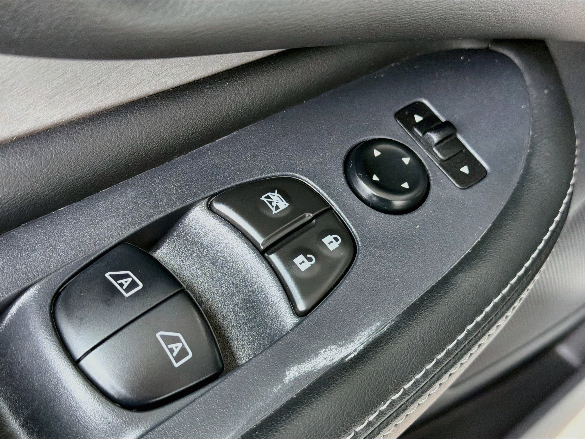 Used 2024 Nissan Murano SV AWD/4WD image 15