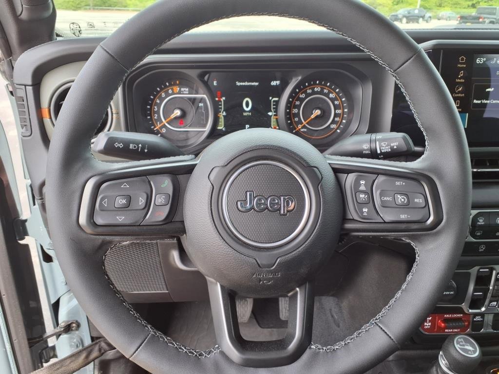 New 2025 Jeep Gladiator Mojave w/ Convenience Group image 16