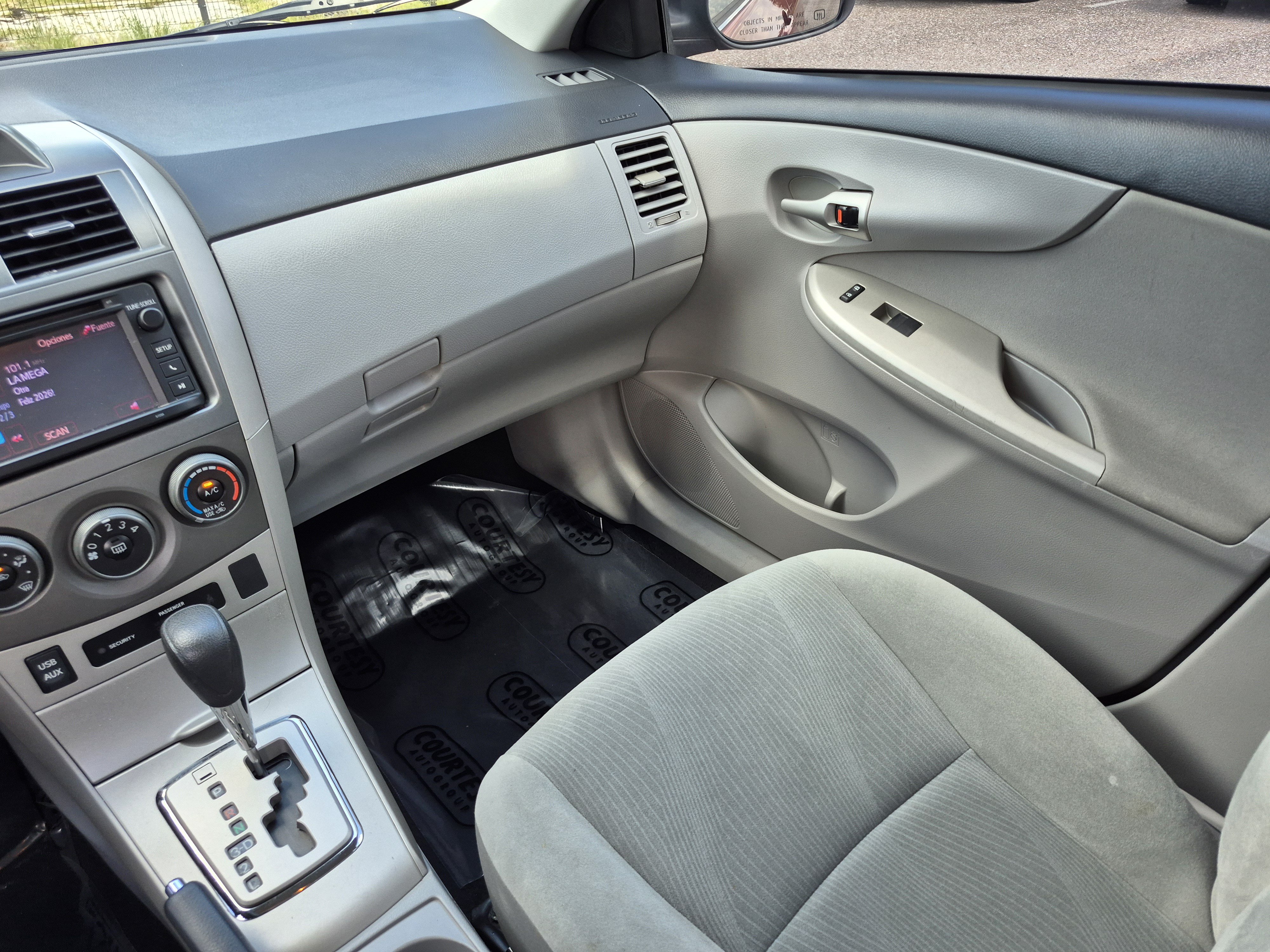 Used 2013 Toyota Corolla LE FWD image 17