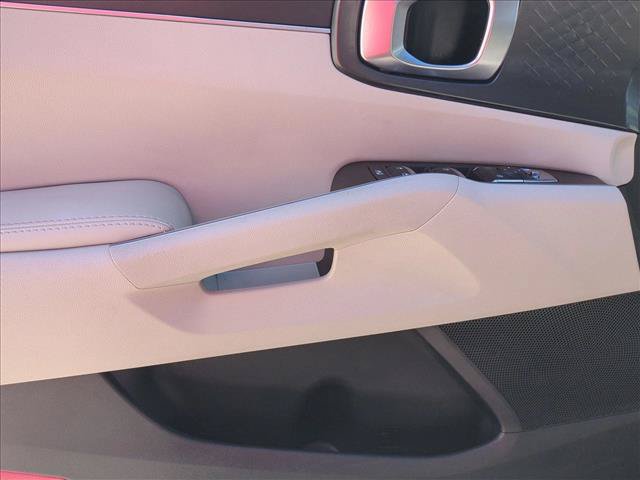 Used 2024 Kia Sorento S FWD image 11