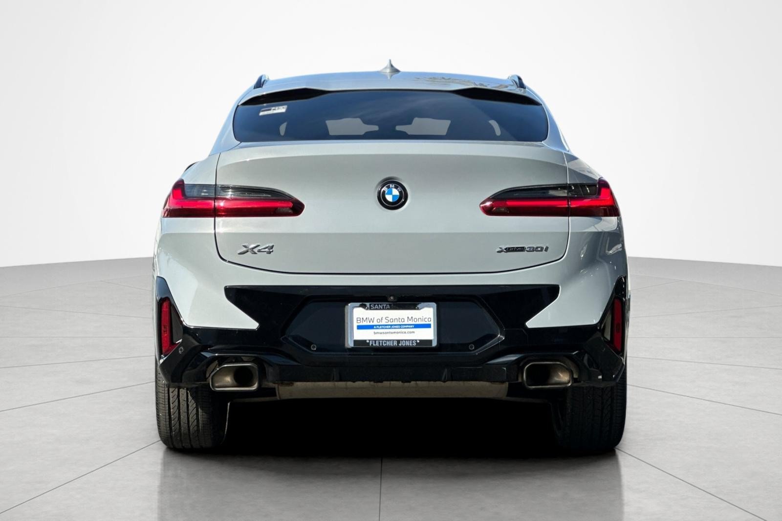 Used 2024 BMW X4 xDrive30i w/ Premium Package AWD/4WD image 4