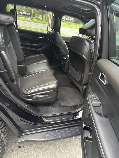 Used 2023 Jeep Grand Cherokee L Laredo AWD/4WD image 2