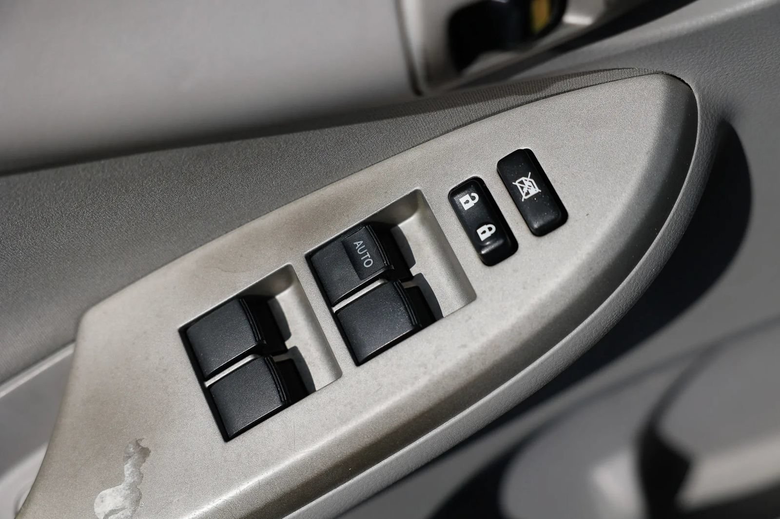 Used 2012 Toyota Corolla LE FWD image 35