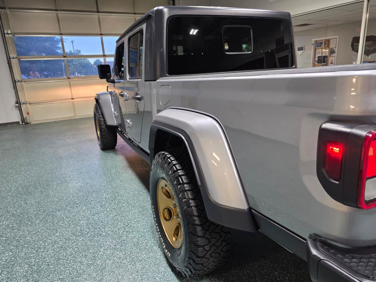 Used 2020 Jeep Gladiator Sport w/ Quick Order Package 24S AWD/4WD image 10