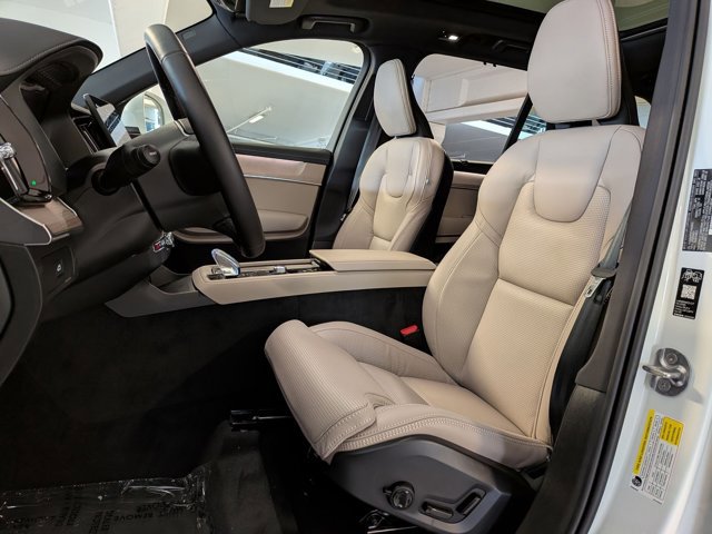 New 2026 Volvo XC90 B6 Ultra w/ Protection Package image 4