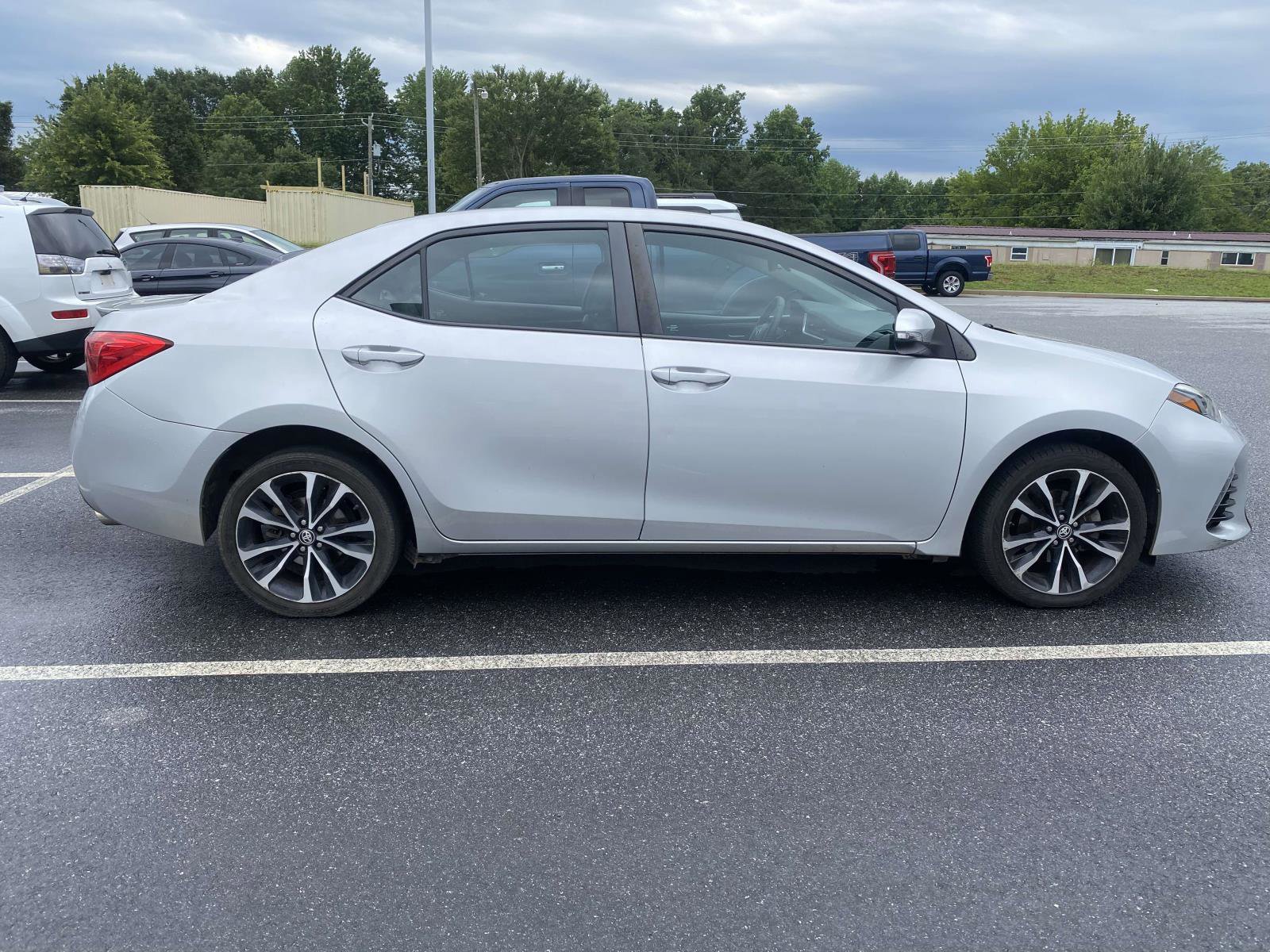 Used 2017 Toyota Corolla SE FWD image 8