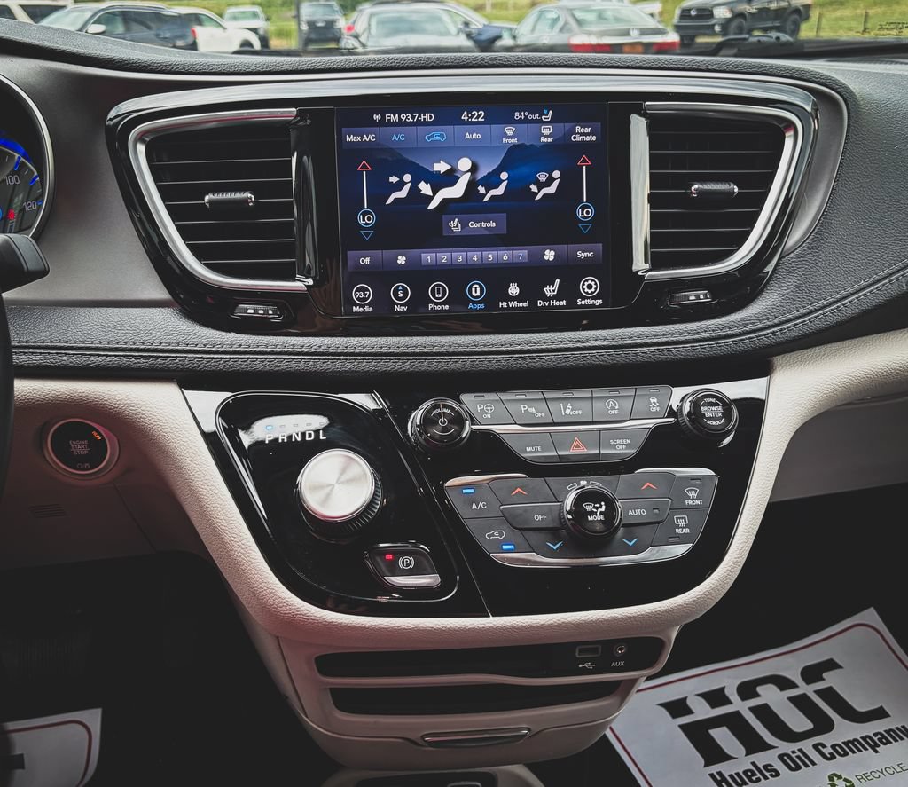 Used 2019 Chrysler Pacifica Limited w/ Advanced Safetytec Group FWD image 11