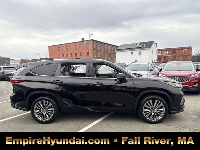 Used 2020 Toyota Highlander Platinum image 3