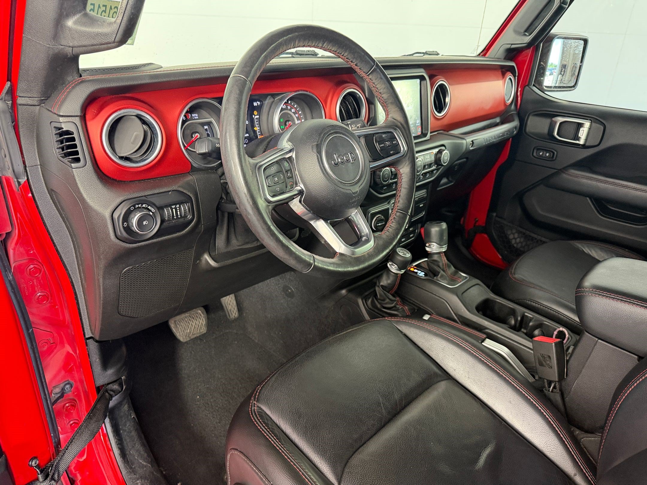 Used 2018 Jeep Wrangler Unlimited Rubicon AWD/4WD image 4