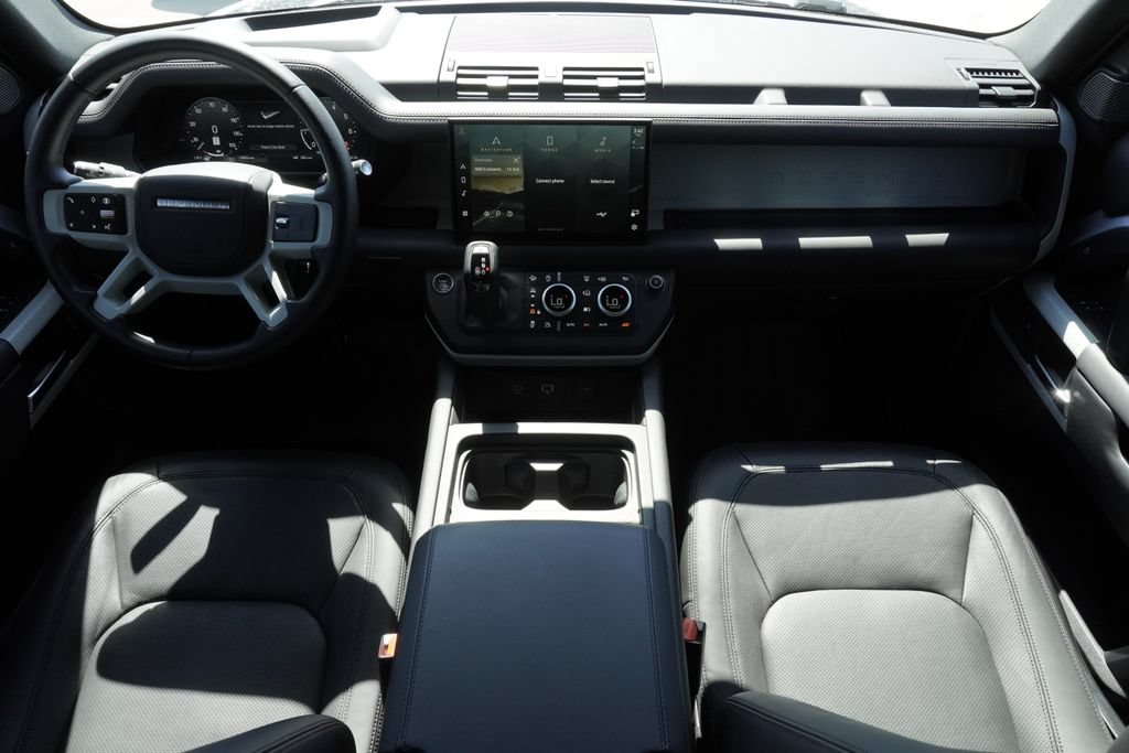 Used 2024 Land Rover Defender 110 SE AWD/4WD image 9