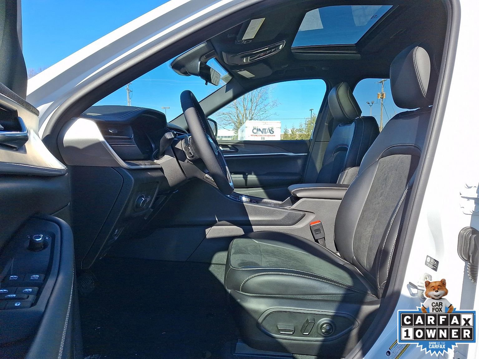 New 2026 Jeep Grand Cherokee Altitude image 7