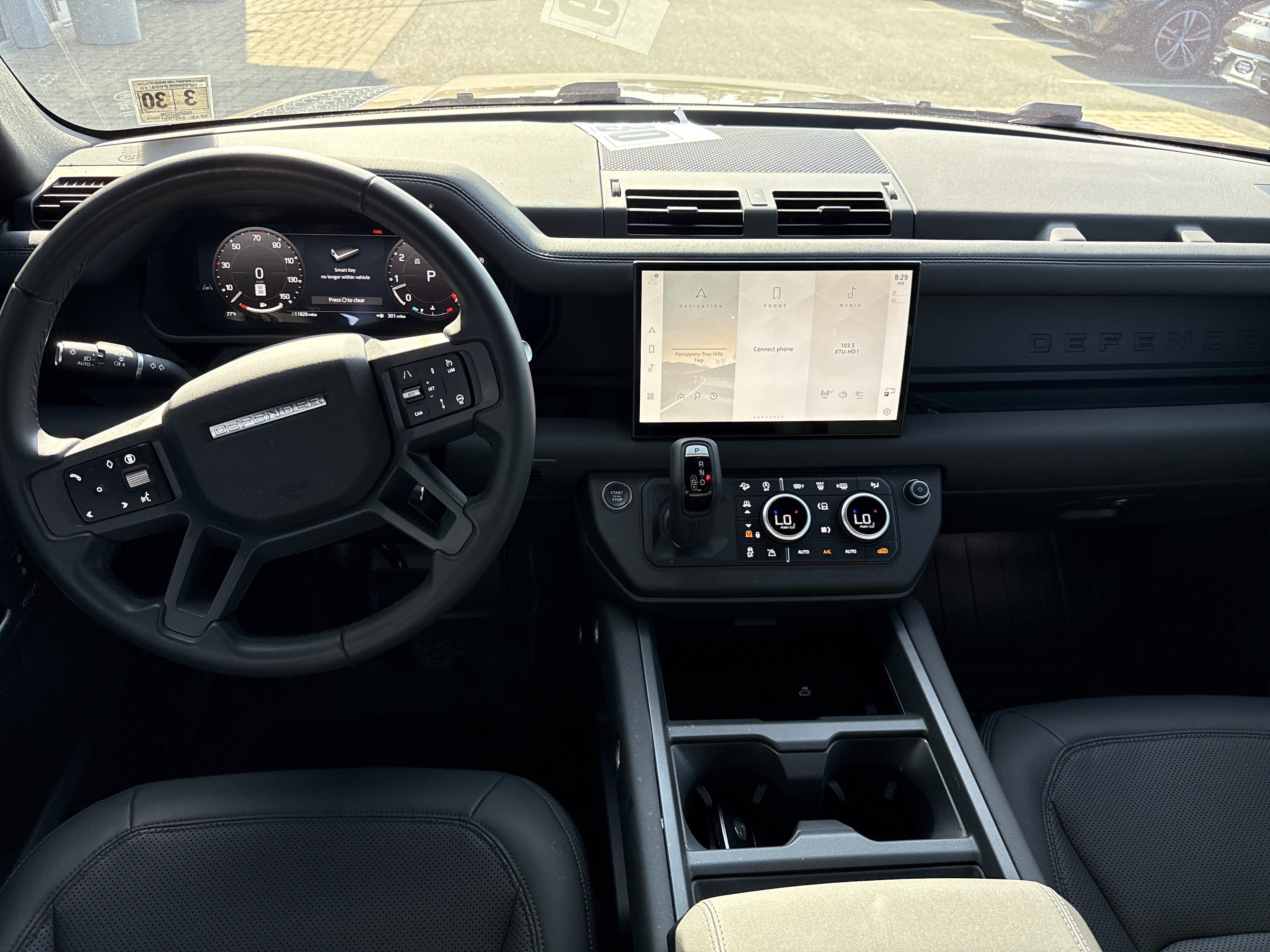 Used 2025 Land Rover Defender 110 X-Dynamic SE AWD/4WD image 8