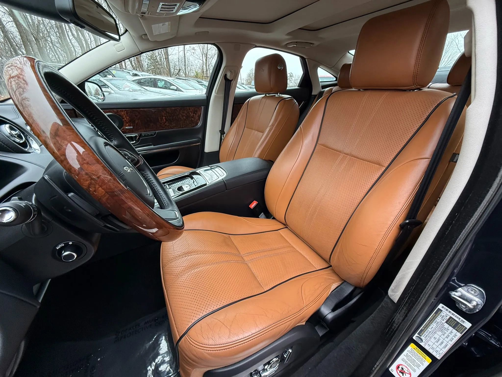 Used 2016 Jaguar XJ R-Sport image 12