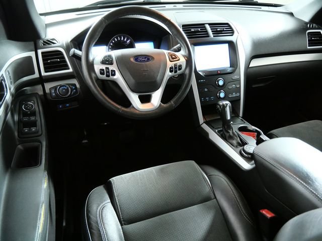 Used 2015 Ford Explorer XLT w/ Equipment Group 202A AWD/4WD image 4