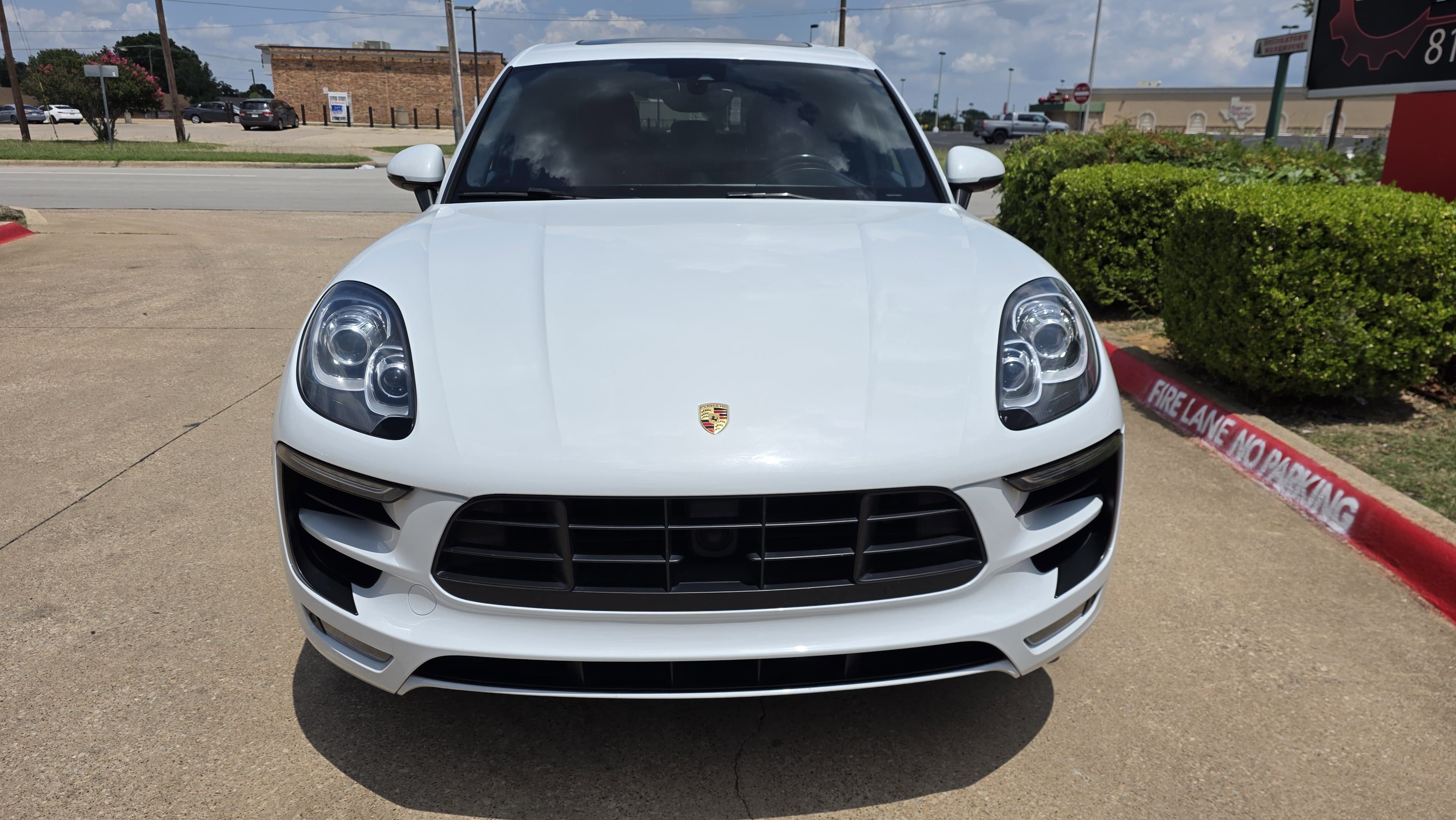 Used 2018 Porsche Macan Turbo AWD/4WD image 27
