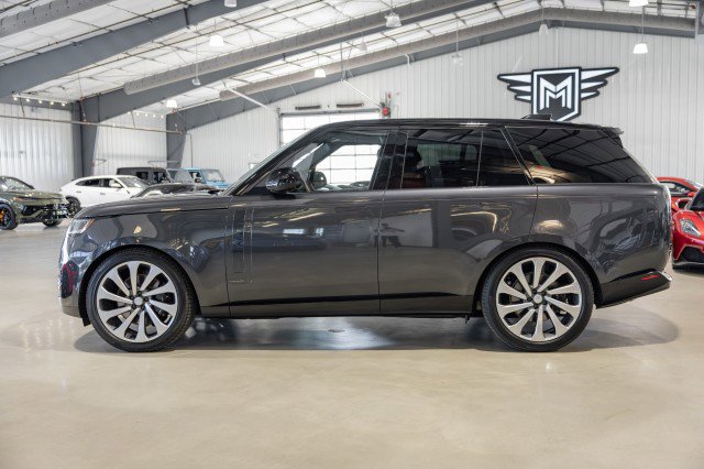Used 2025 Land Rover Range Rover Autobiography image 3
