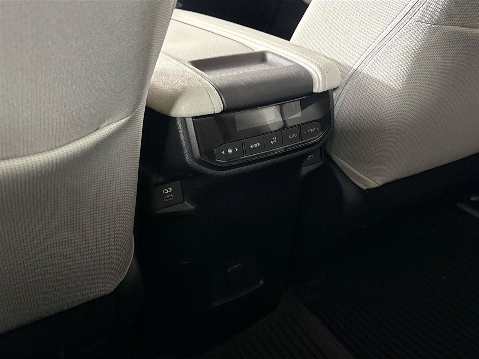 Certified 2026 Toyota Grand Highlander FWD image 32