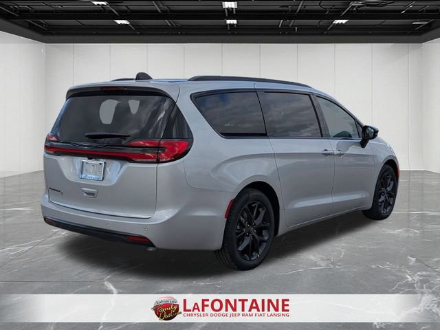 New 2026 Chrysler Pacifica Select w/ S Appearance Package image 5
