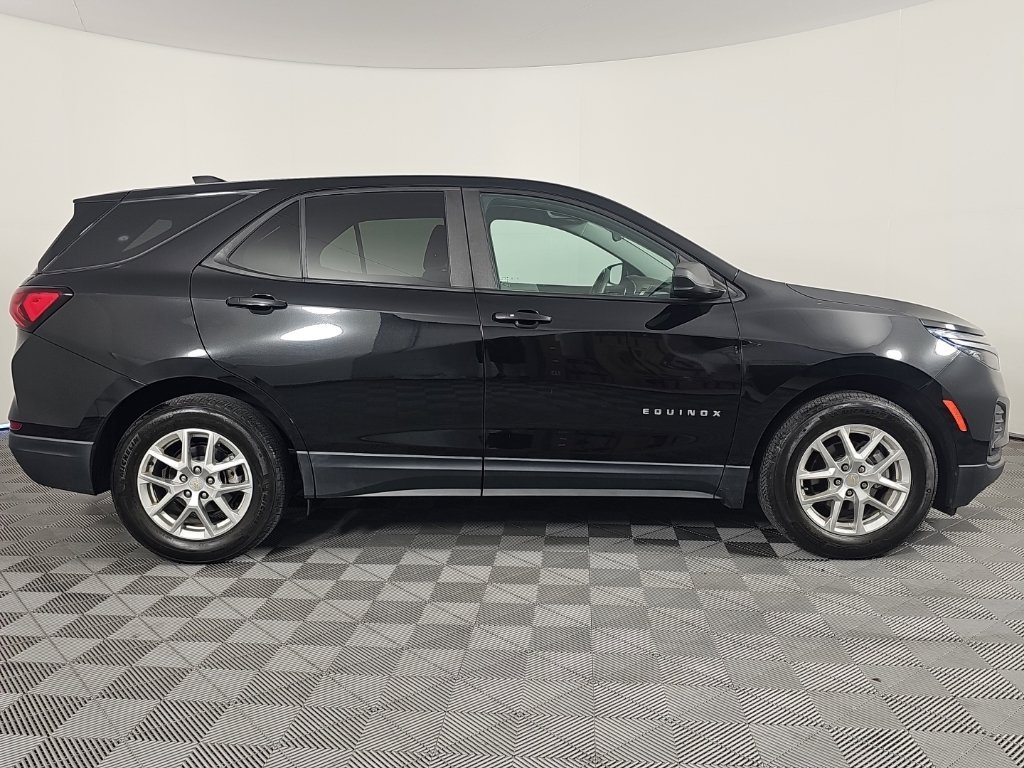 Used 2024 Chevrolet Equinox LS w/ LS Convenience Package FWD image 4