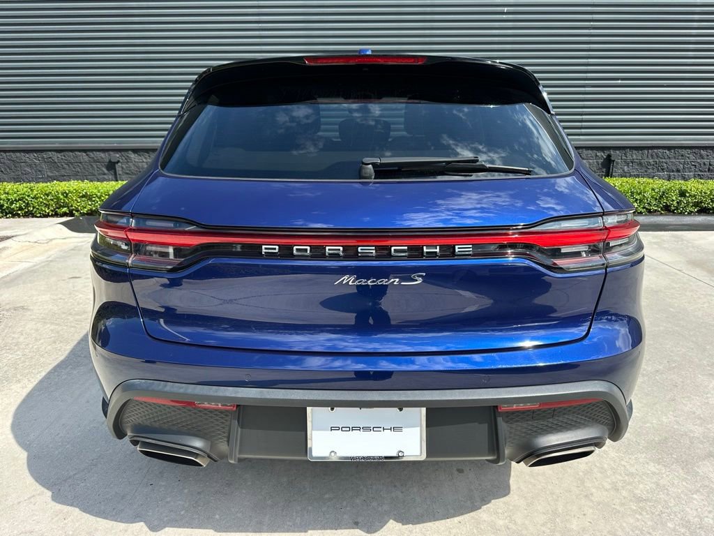 Certified 2022 Porsche Macan AWD/4WD image 12
