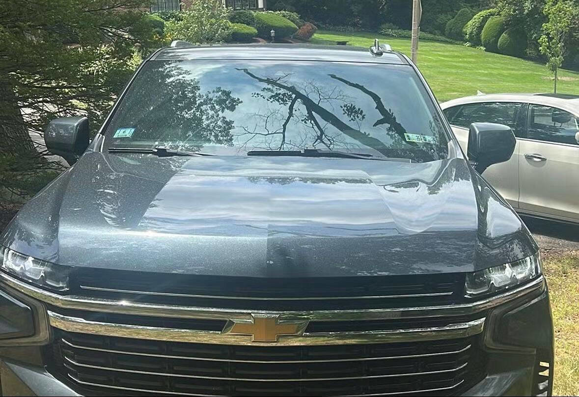 Used 2021 Chevrolet Suburban LT image 2