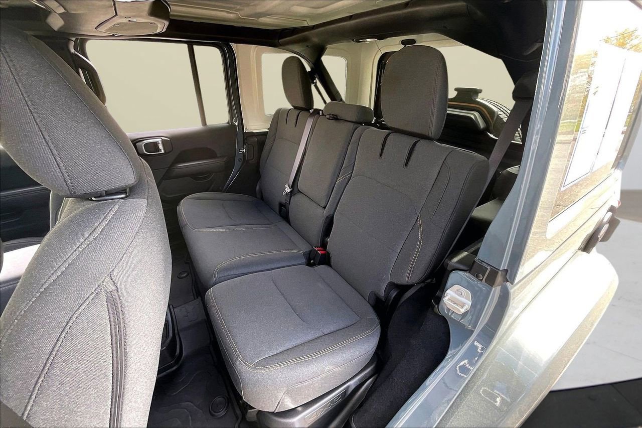 Used 2024 Jeep Wrangler Unlimited Sahara image 22