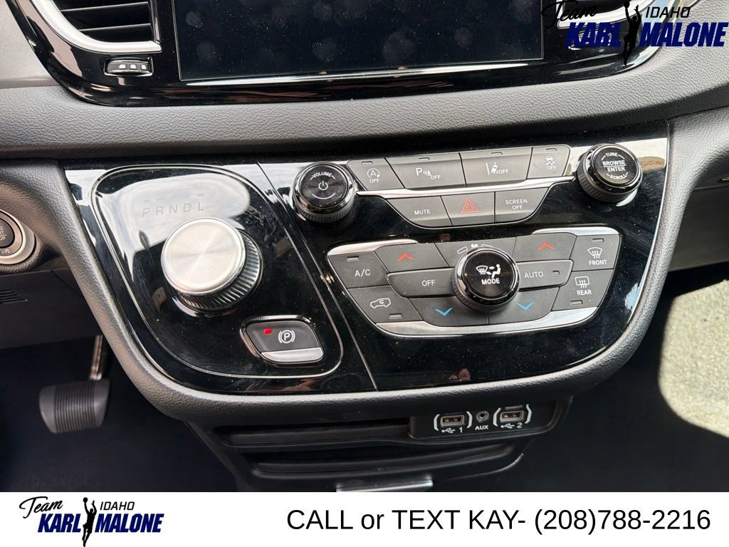 Used 2025 Chrysler Pacifica Select FWD image 30