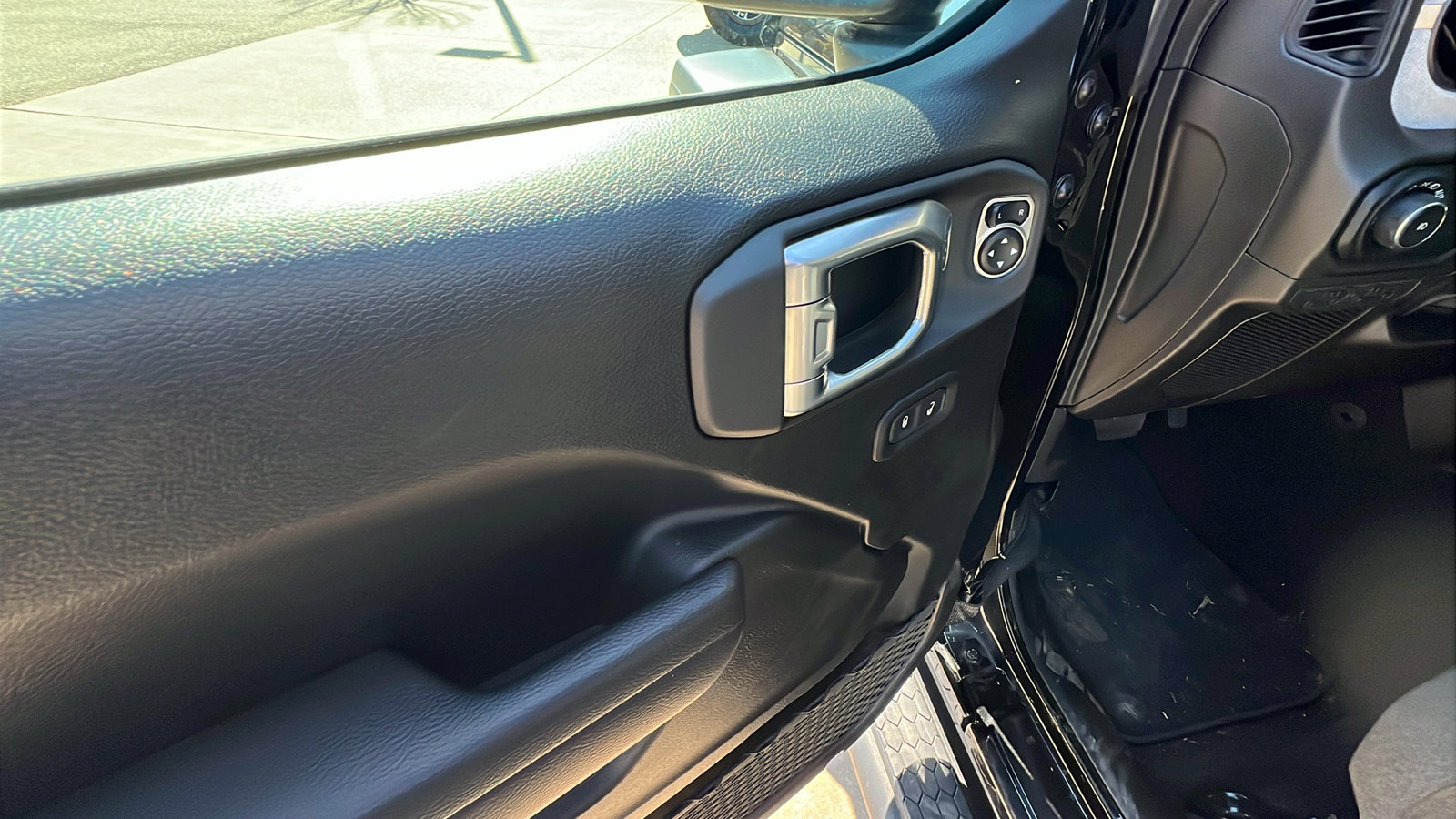 Certified 2025 Jeep Wrangler Sport S image 15