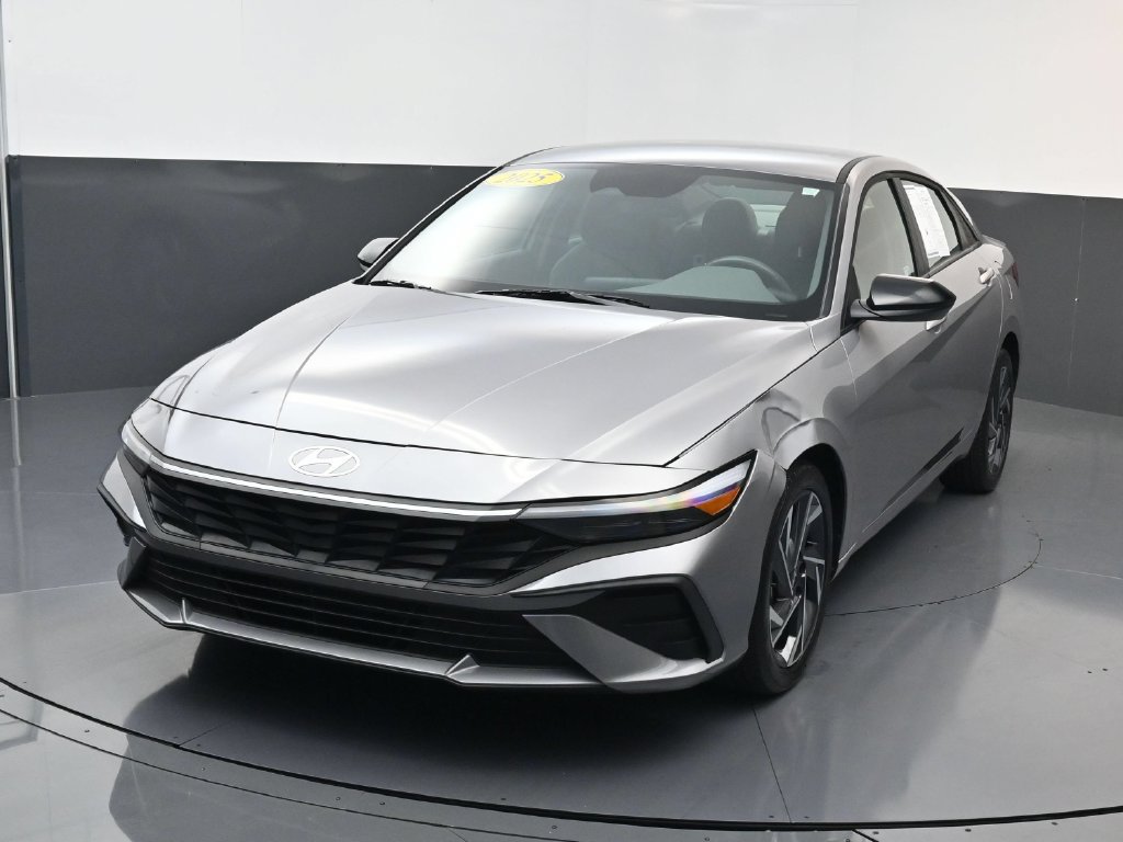 Used 2025 Hyundai Elantra Sport FWD image 8