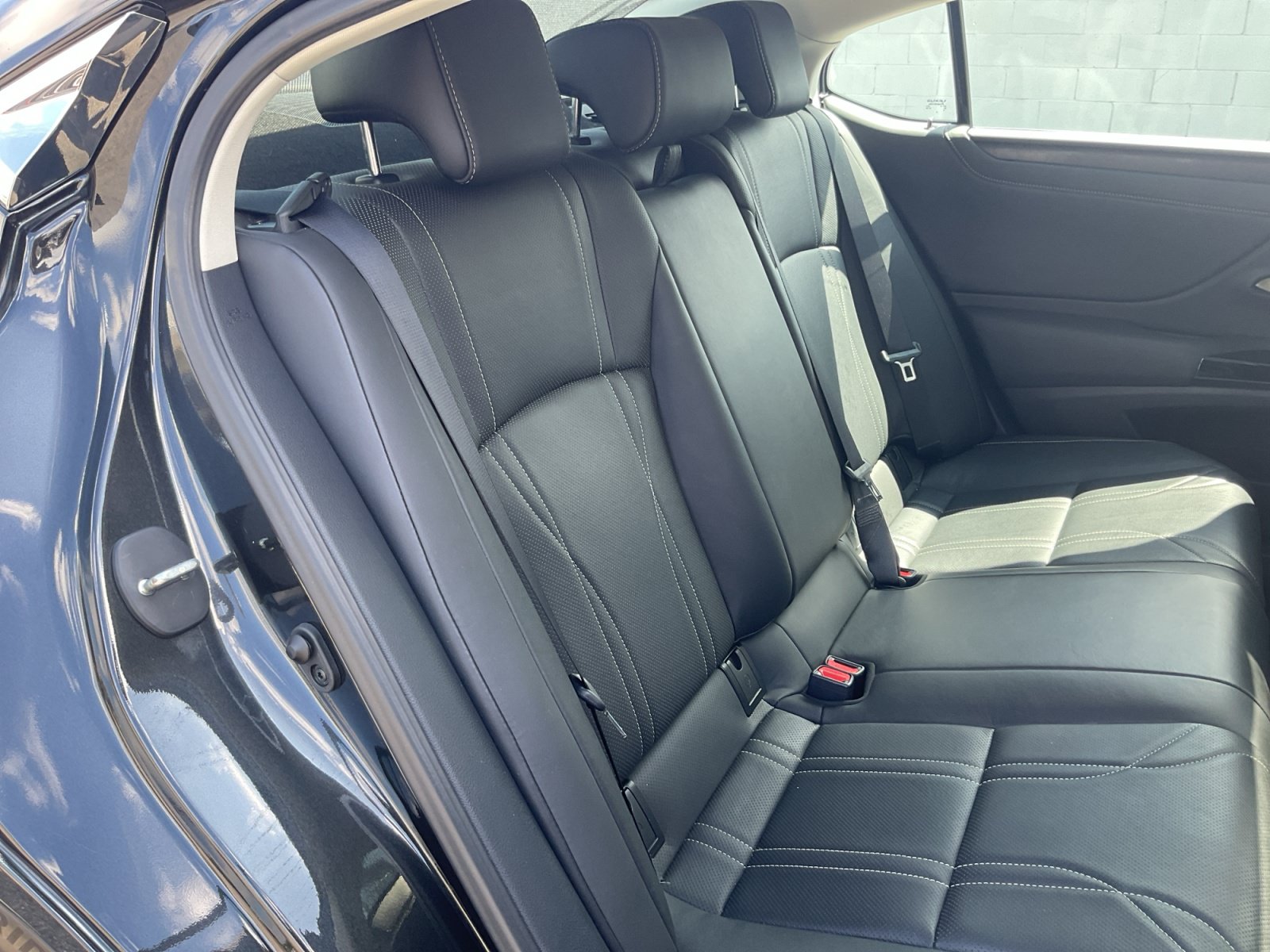 Used 2024 Lexus ES 300h w/ Accessory Package (Z2) FWD image 21