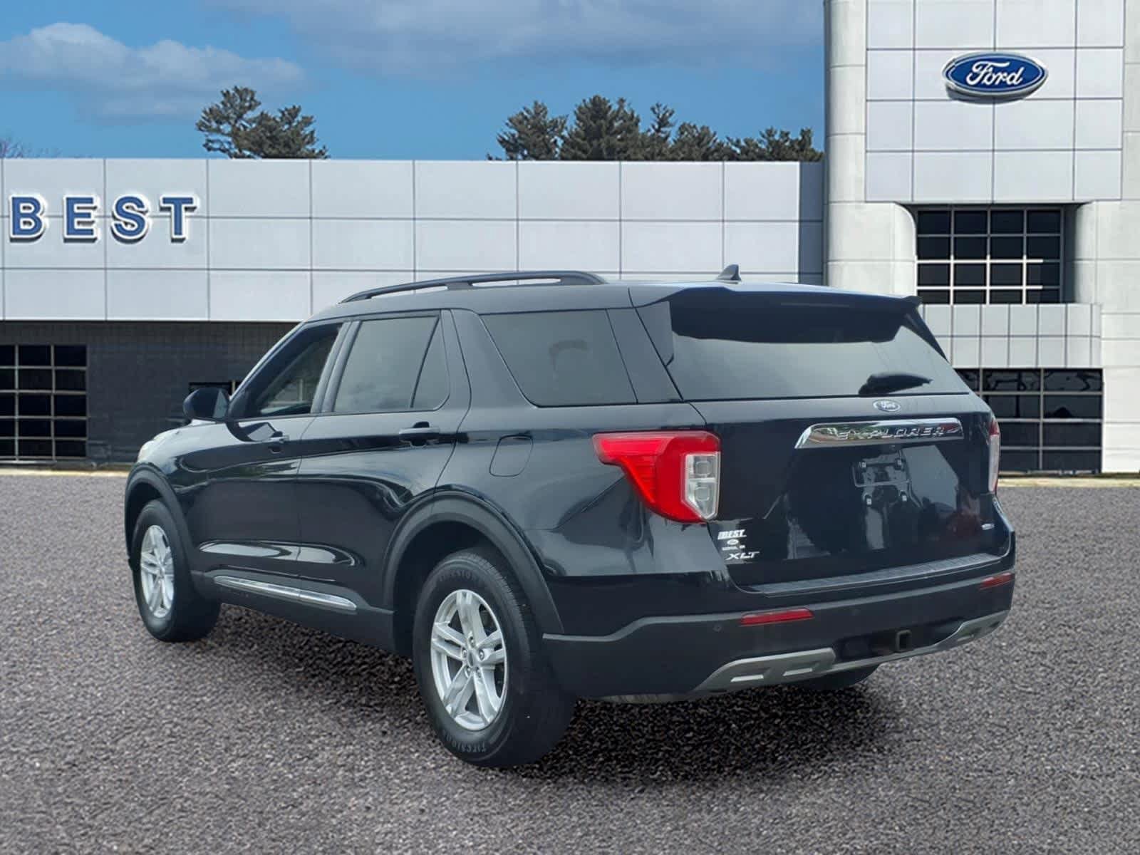 Used 2020 Ford Explorer XLT w/ Equipment Group 202A AWD/4WD image 4