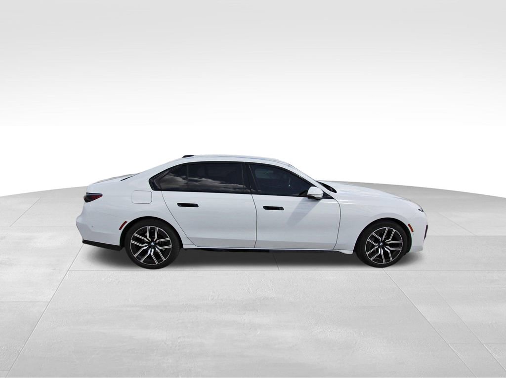 Used 2025 BMW 740i image 5