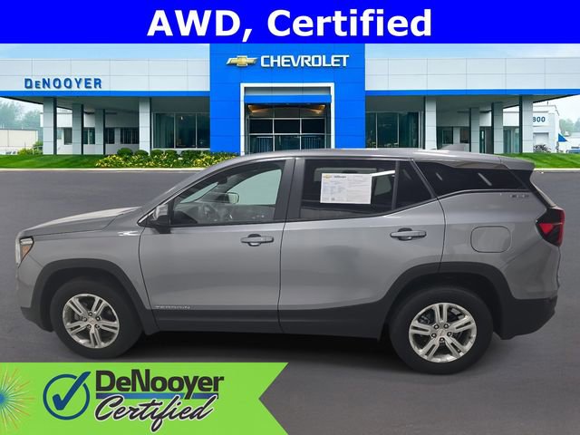 Used 2024 GMC Terrain SLE image 8