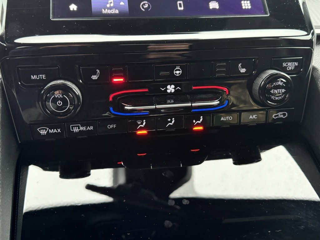 Used 2025 Jeep Grand Cherokee L Altitude image 16