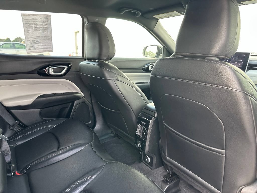 Used 2025 Jeep Compass Limited AWD/4WD image 25