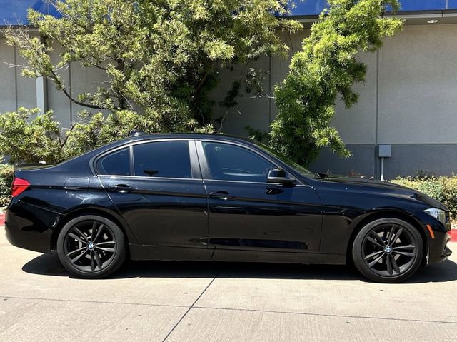 Used 2017 BMW 320i Sedan RWD image 3