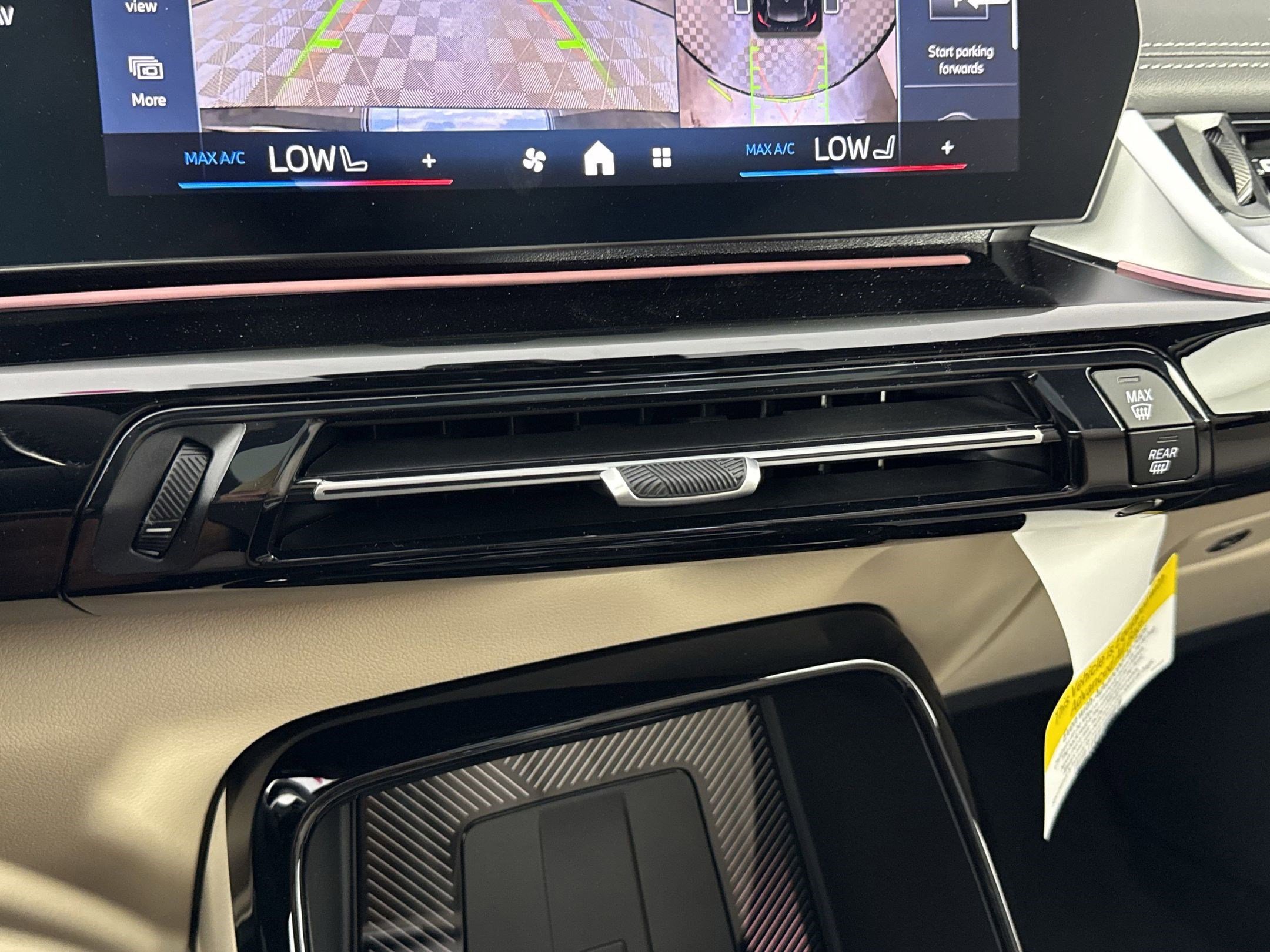 Used 2025 BMW X1 xDrive28i w/ Technology Package image 23